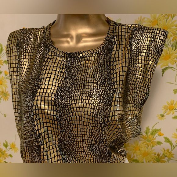 Padded shoulders muscle Tee metallic gold/black size M/L - Picture 7 of 13